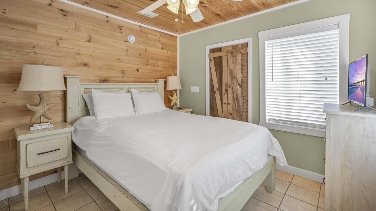 Holiday home Leo's Hideaway