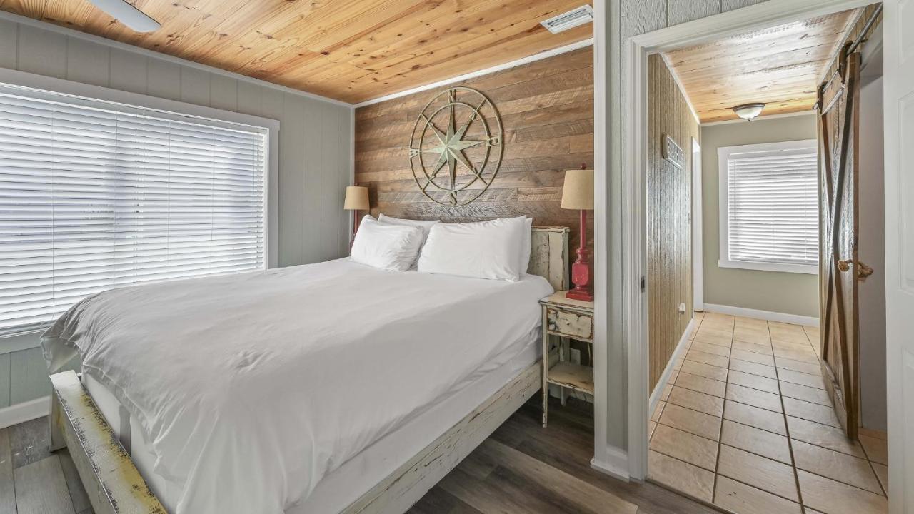 Holiday home Leo's Hideaway
